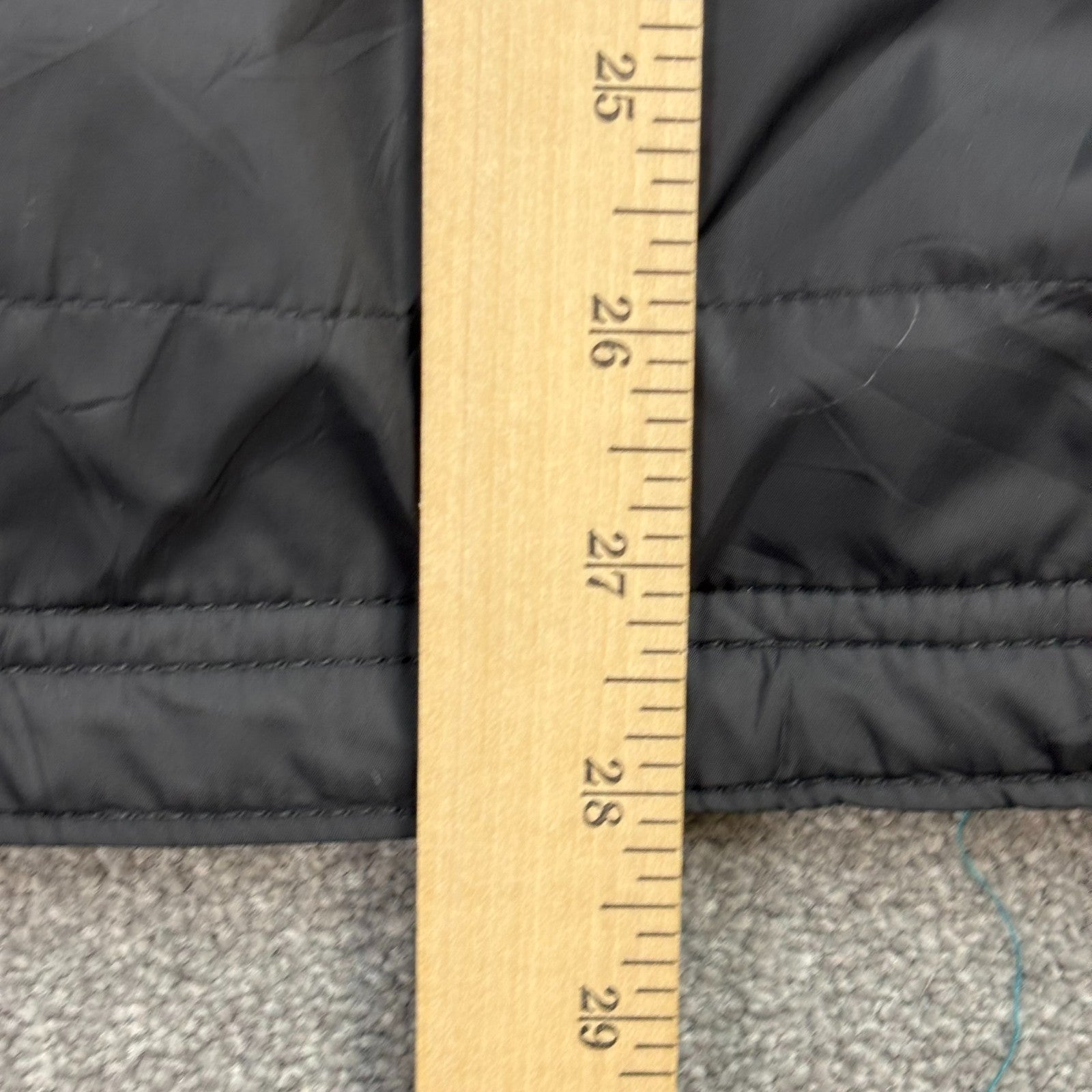 Carhartt Men’s Lightweight Puffer Jacket – Black | Lined Outdoor Y2K Style (Size M)